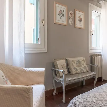 Falier Piccolo 10 Min From Train And Bus Station Apartment